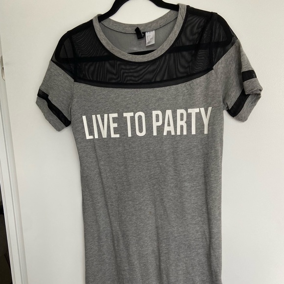 🔴 H&M Black and Grey T- Shirt Dress - Picture 2 of 4